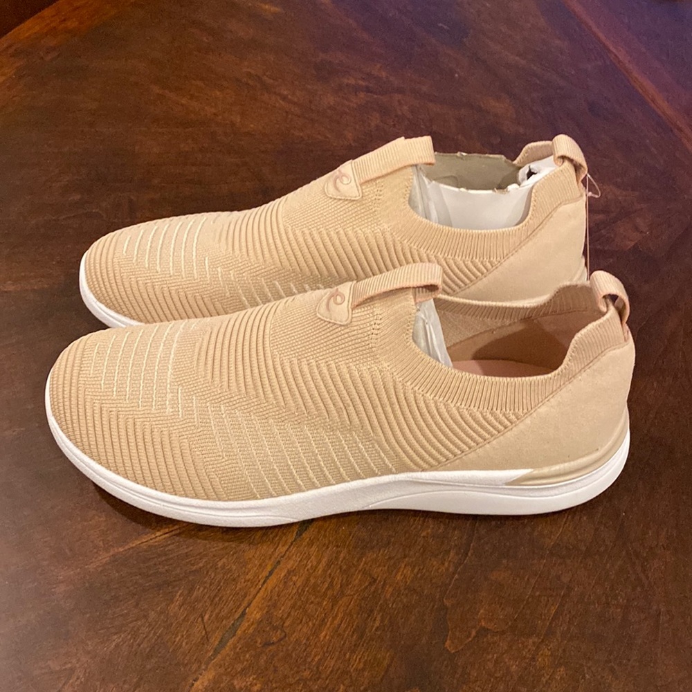 Brand New Easy Spirit slip on sneakers